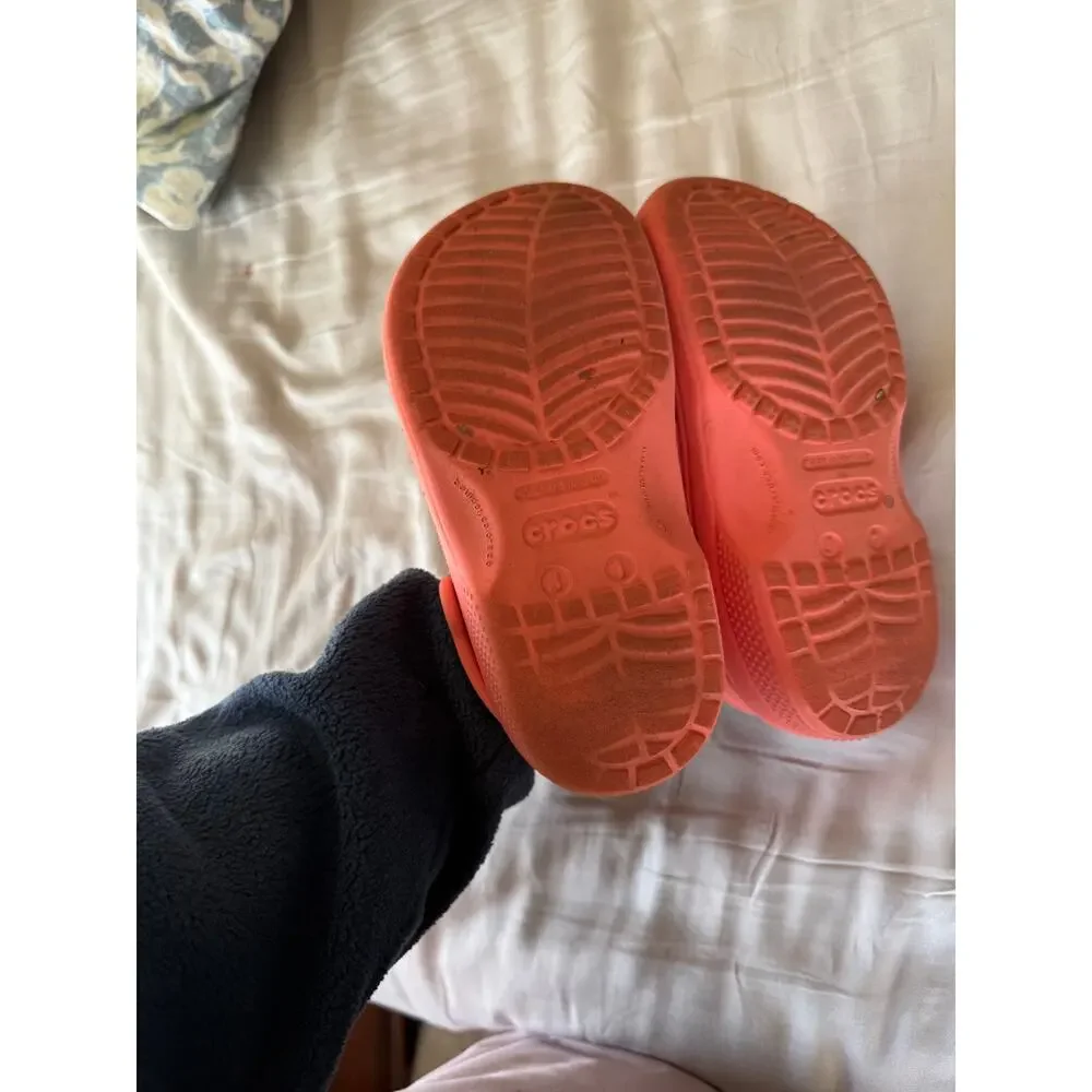 Crocs coral size J1